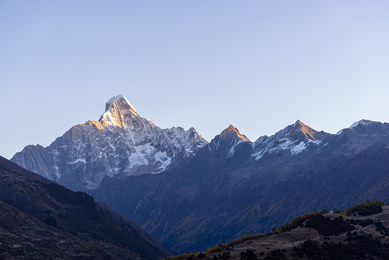 巴朗山垭口远眺四姑娘山